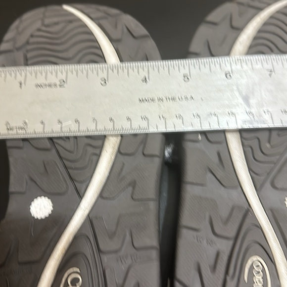 Grey and black Chaco sandals! Size women’s 10 - Picture 4 of 5